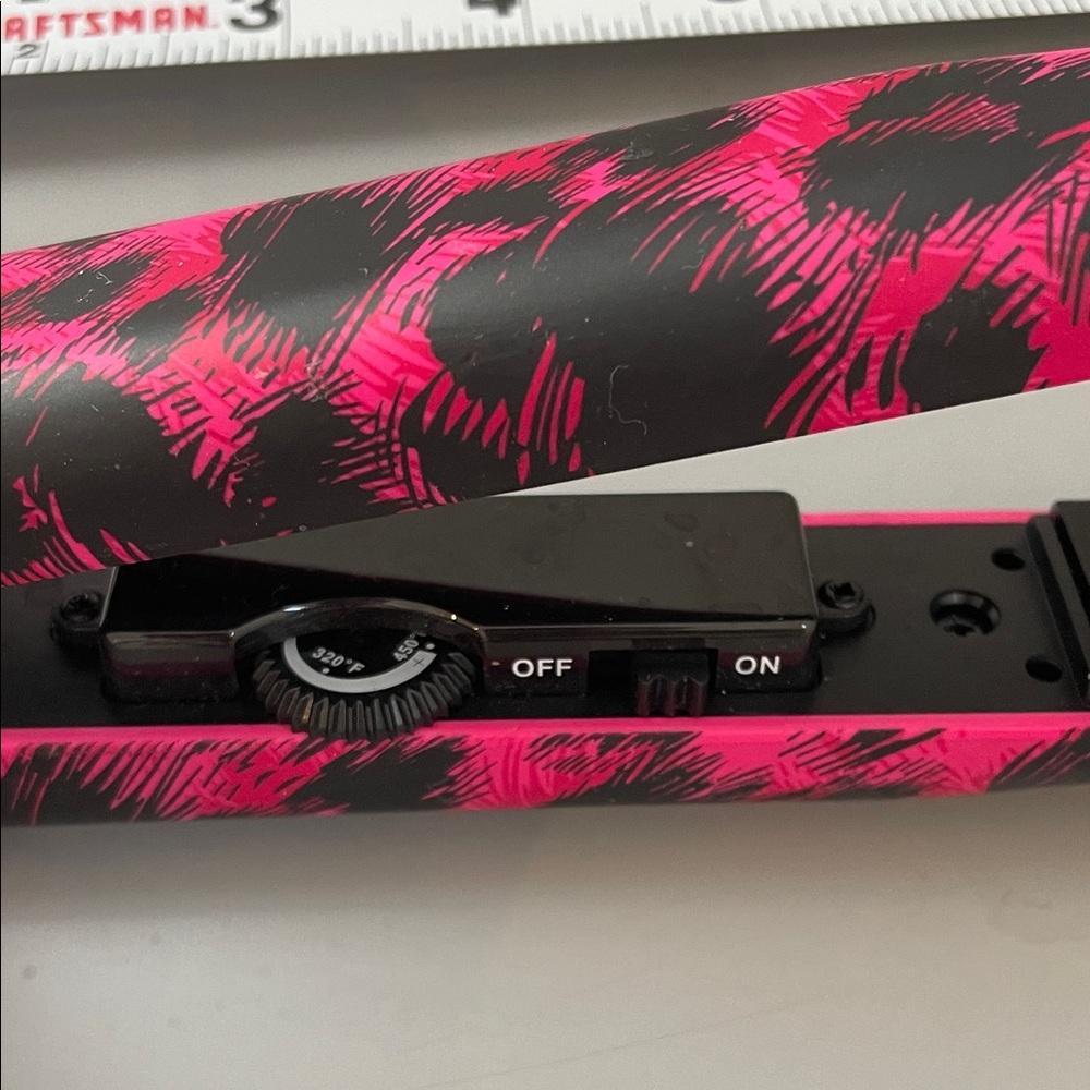 GVP Pink and Black Hair Straightener - Picture 3 of 4